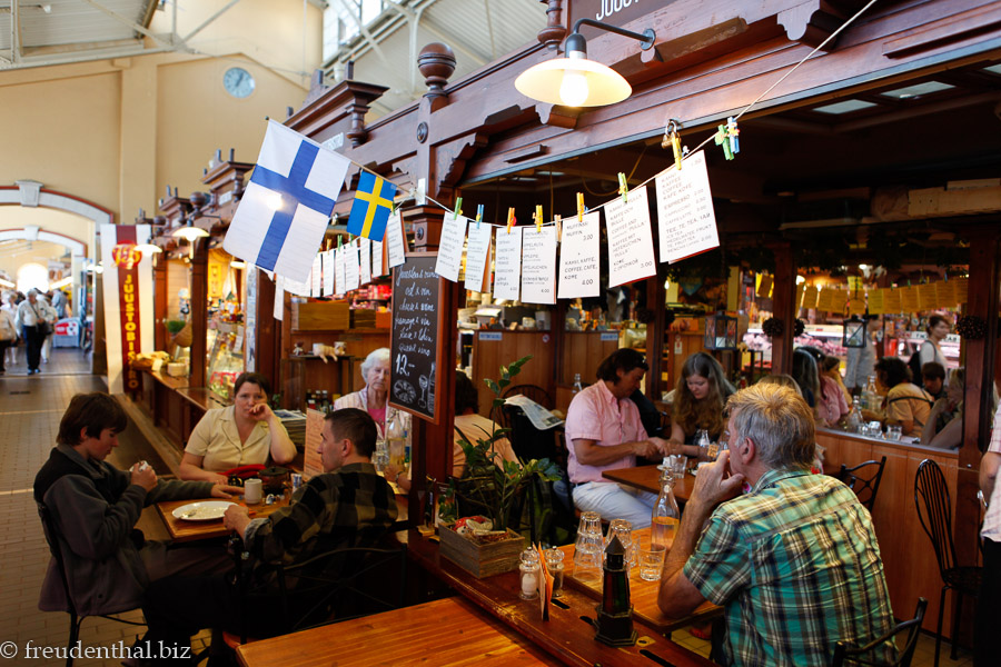 Markthalle und Marktplatz am Südhafen