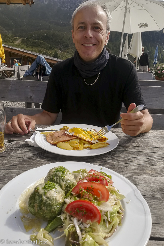 Einkehr bei der Tallner Alm Kaser