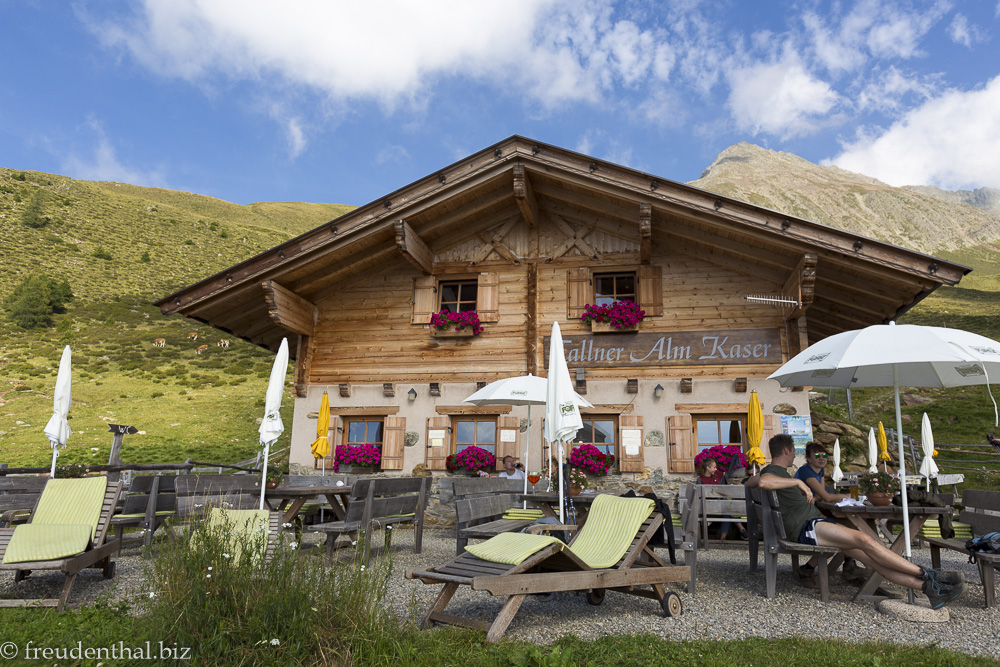 Die Tallner Alm Kaser beim Hirzer