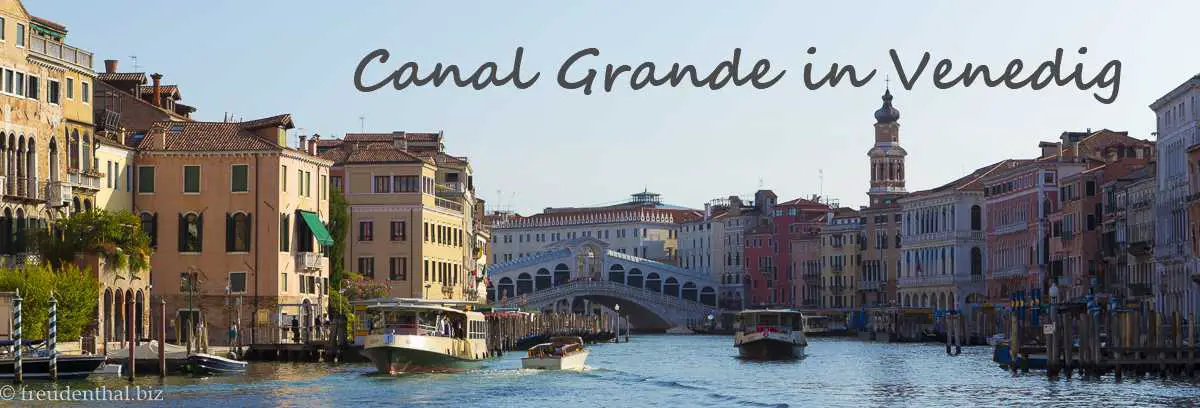 Auf dem Canal Grande durch Venedig