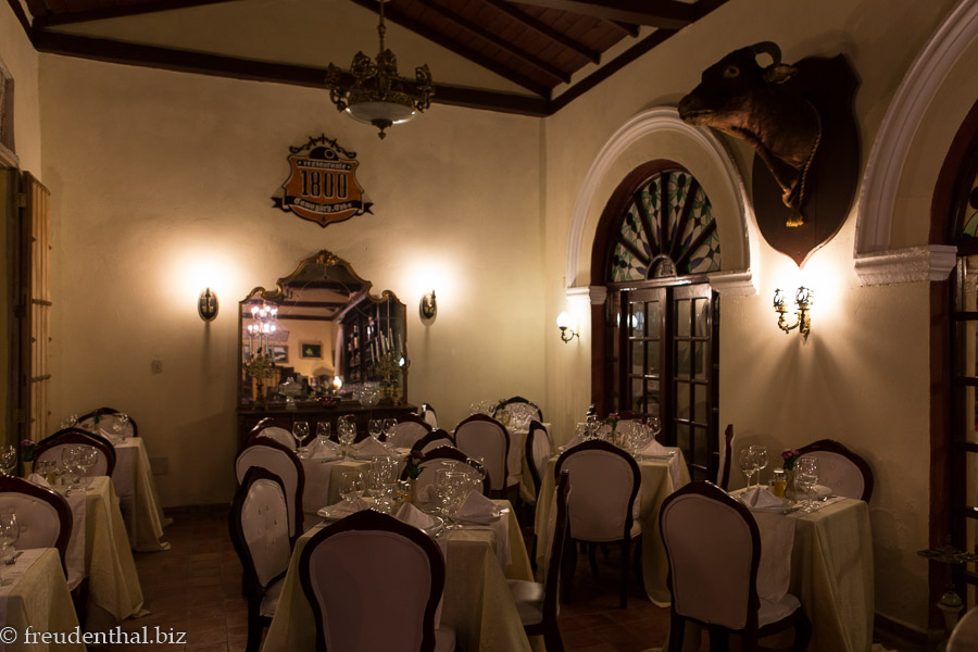 schön eingedeckt im Restaurante 1800 in Camagüey