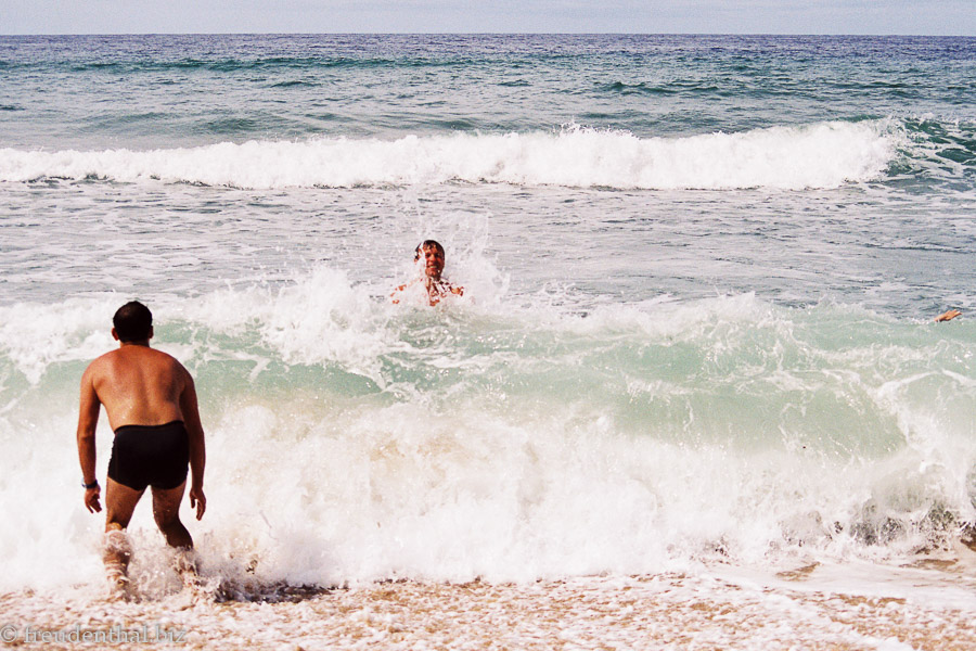 Lars in der Brandung