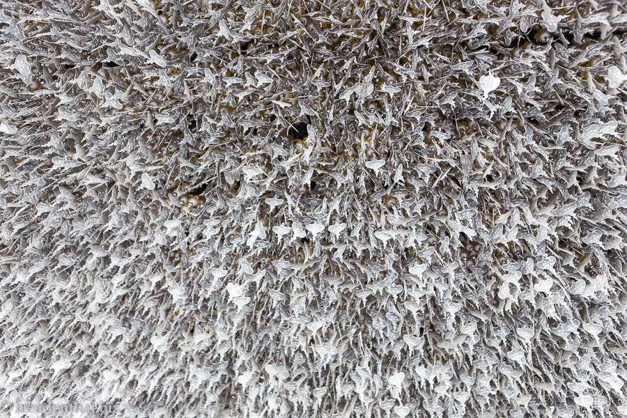 Aluherzen bilden den Himmel im Wandelgang