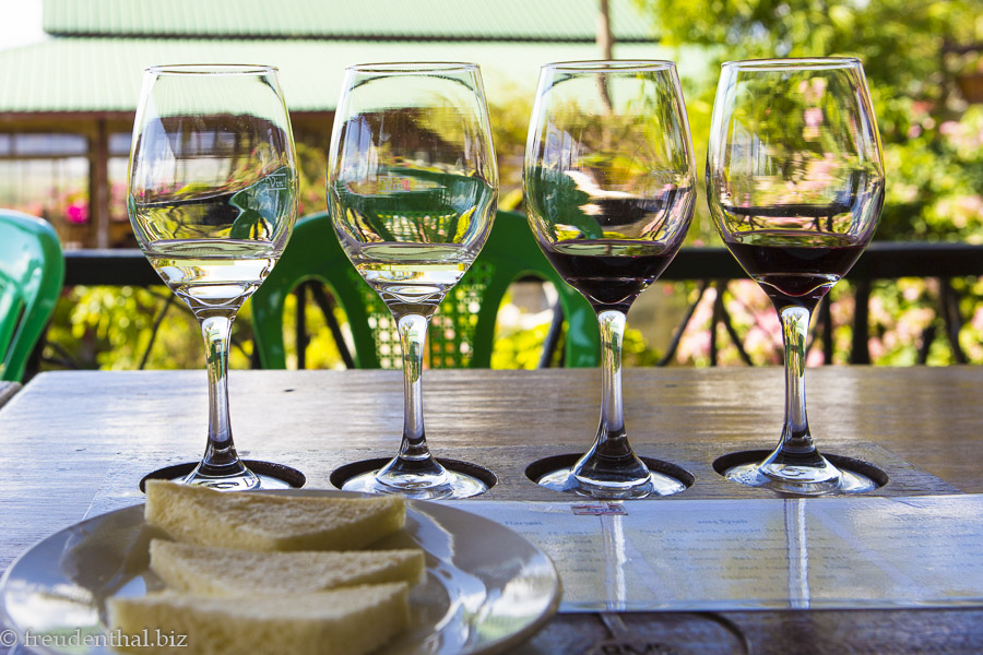 zur Weinprobe in Myanmar