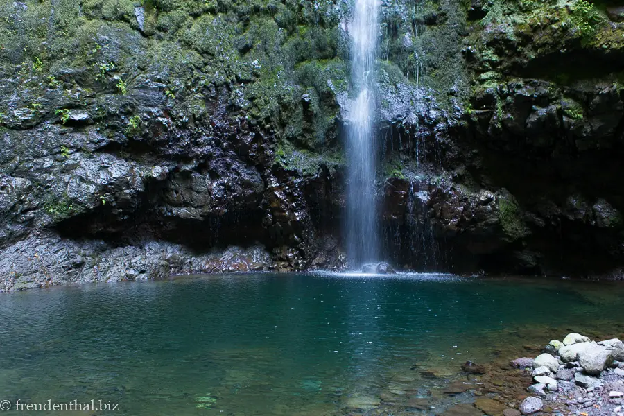 Wasserfall in die Caldeirão Verde
