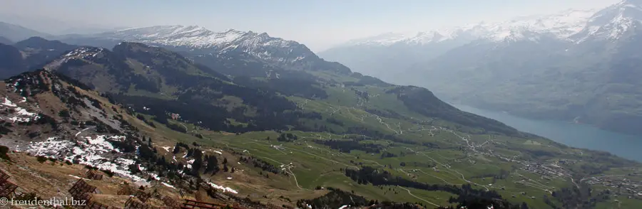 Aussicht vom Mattstock über die Alp Walau zum Walensee