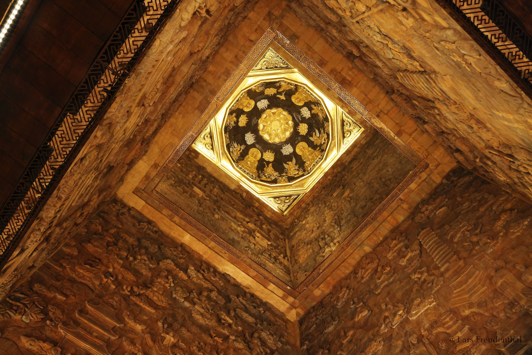 Blick in die Decke der Pagode des Westens in Hoa Lư