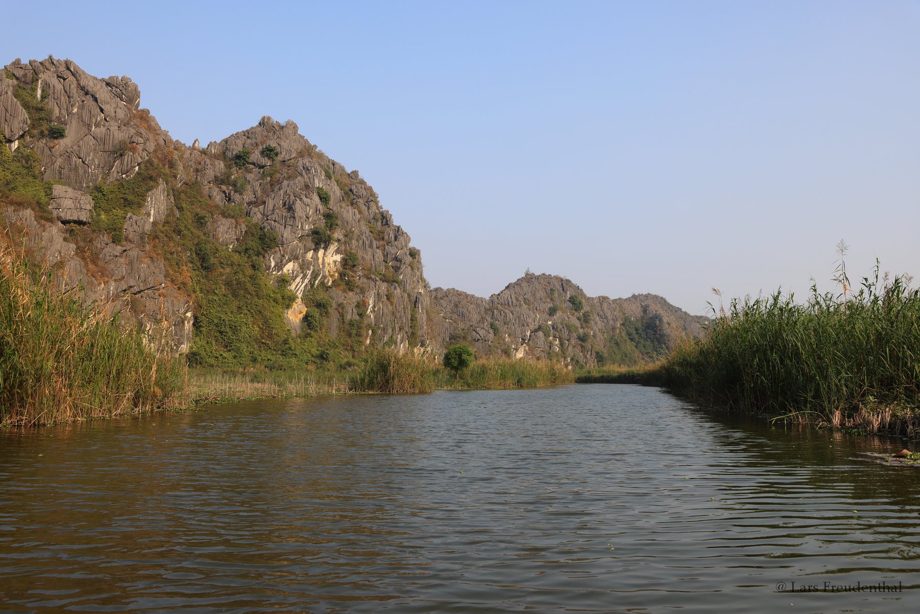 Bootstour mit dem Ruderboot durch das Feuchtgebiet Van Long, Ninh Binh