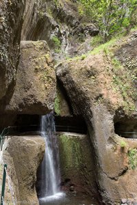 Wasserfall über der Höhle der Levada Nova