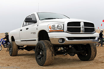 schwerer Geländewagen in der Yuma-Wüste