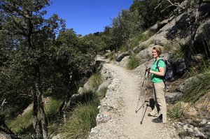 Annette auf dem Weg zum Puig des Teix