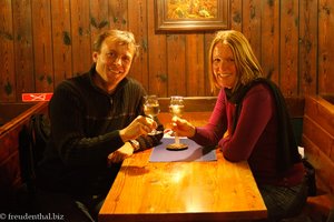 Lars und Annette beim Heurigen in Wien-Nussdorf