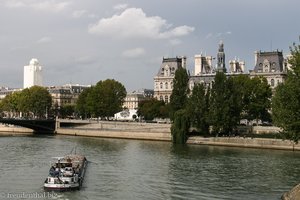 Blick von der Pont St.-Louis zum Rathaus