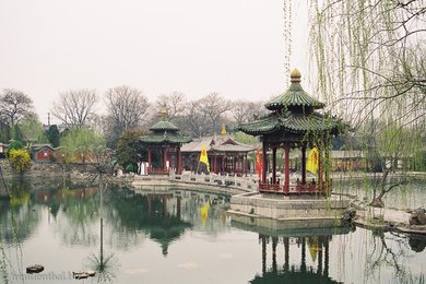 Pavillon zwischen den Teichen von Huaqing