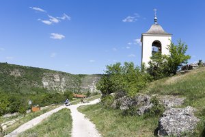 das Glockentürmchen zeigt uns den Eingang zum Höhlenkloster von Butuceni