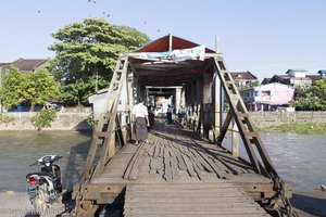 Wir gehen über die Jetty Nr. 4 bei Mawlamyaing