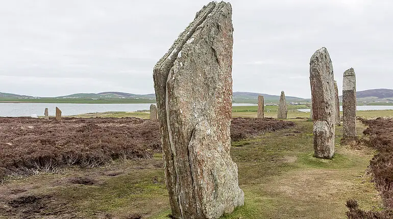 beim Ring of Brodgar auf Orkney