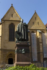 Teutsch an der Evangelische Stadtpfarrkirche auf der Piata Huet