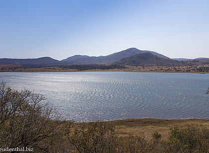 Sicht über den Mankwe Dam im Nationalpark Pilanesberg