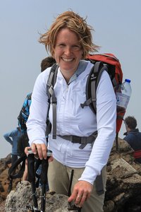 Annette auf dem Gipfel des Pico, dem höchsten Punkt von Portugal
