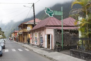 in der Hauptstraße von Hell-Bourg