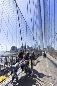 auf der Brooklyn Bridge von New York