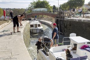 Hausboot in der Schleusentreppe von Fonserannes