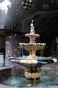 Springbrunnen beim Hundertwasserhaus