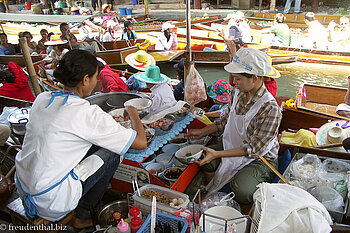 noch eine Garküche auf dem Schwimmenden Markt bei Damnoen Saduak