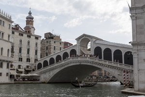 Die Rialtobrücke in Venedig