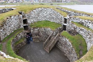 Früher Wohnraum, heute von Gras überwachsen, Broch of Clickimin