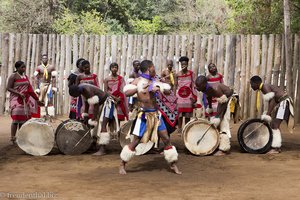 traditionelle Tänze beim Cultural Village in Swasiland