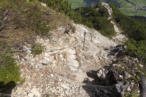 Gesicherter Weg hinab von der Kühgundspitze