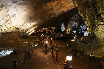 Gang in der zweiten Kammer der Sung Sot Cave
