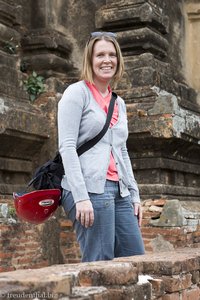 Anne beim Thitsarwadi Tempel von Bagan