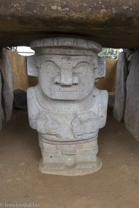 Grabwächter bei Alto de los Ídolos nahe San Agustín.