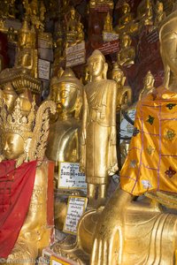 goldene Buddha-Statuen der buddhistischen Pilgerstätte