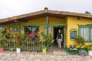 Haus einer Familie von Blumenbauern in Kolumbien.