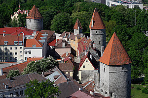 Blick auf vier der alten Türme aus der Hansezeit