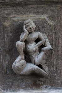 geschnitzte Nat-Figur beim Shwenandaw Kloster