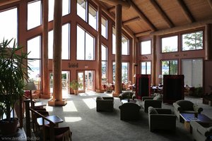 Foyer der Tsa Kwa Luten Lodge im Stil eines Big House der Kwagiulth