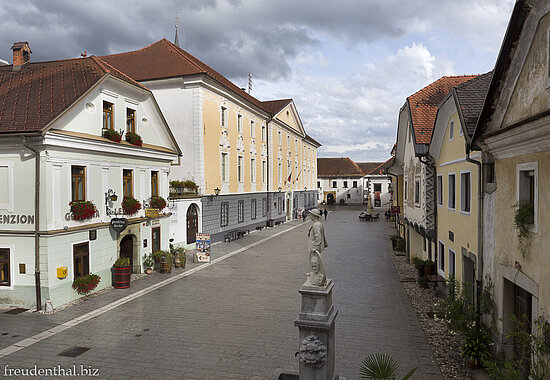 Fußgängerzone von Radovljica, einem Dorf in Slowenien