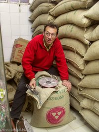 Kaffeeverkäufer in der Modiano-Markthalle