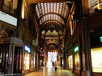 Arkadengang im Pariser Hof in Budapest