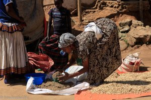 Äthiopische Marktfrau auf dem Markt von Jinka.