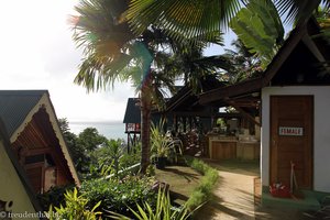 Weg vom Bungalow zur Terrasse