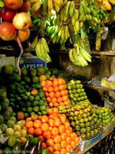Wunderschöne Obststände auf dem Markt in Kandy