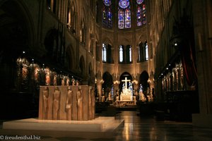 im unteren Bereich der Kirche