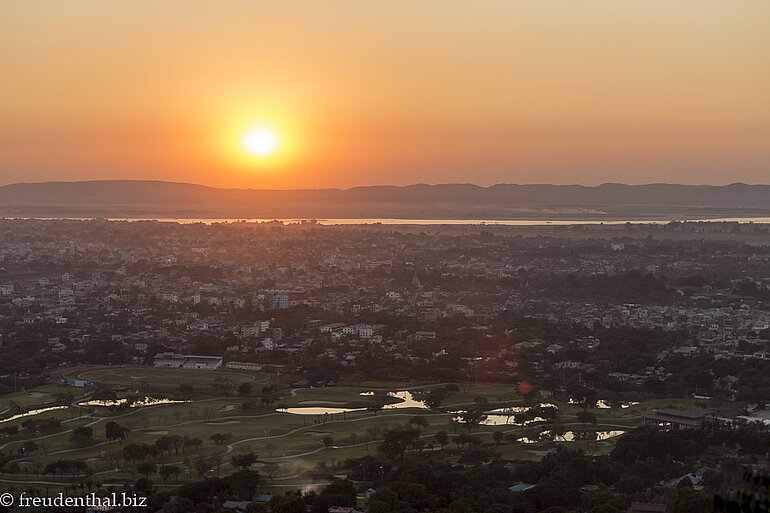 traumhafter Sonnenuntergang am Mandalay Hill