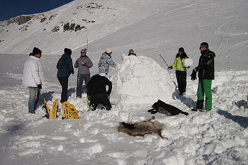 Wir bauen ein Iglu auf dem Nebelhorn